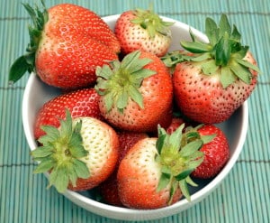 How to sweeten under ripe or sour strawberries - Macerated strawberries - craftycookingmama.com