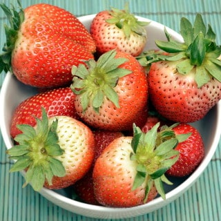 How to sweeten under ripe or sour strawberries - Macerated strawberries - craftycookingmama.com