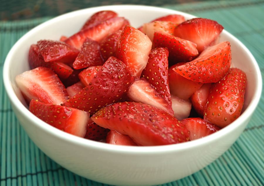 How to sweeten under ripe or sour strawberries - Macerated strawberries - craftycookingmama.com