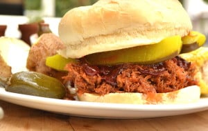 #VivaLaMorena | Fall Apart Pulled Pork Roast Sandwiches with Homemade Chipotle Pepper Barbeque Sauce | craftycookingmama.com