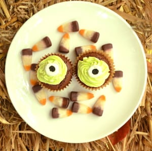 Monster Lizard Snake Eyes Candy Decorations for Halloween or any other creepy occasion | Fun on cupcakes & cookies | DIY How to make candy eyes - cheap | craftycookingmama.com