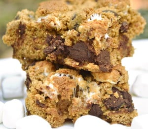 S'mores Cookie Bars | Indoor S'mores | Quick, Easy, Ooey, Gooey, Chewy, Crumbly and Delicious | Ready in 30 Minutes | craftycookingmama.com