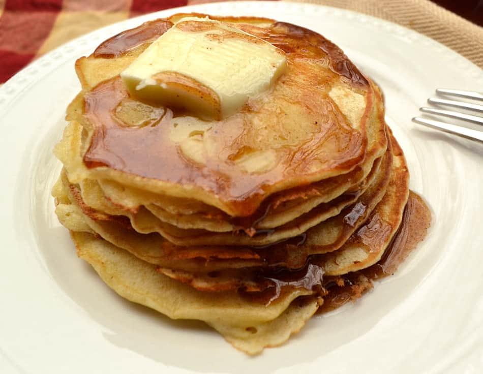 Apple Cider Syrup | DIY Easy to Make Breakfast Pancake Syrup | Apple Pancake Waffle Syrup | www.craftycookingmama.com