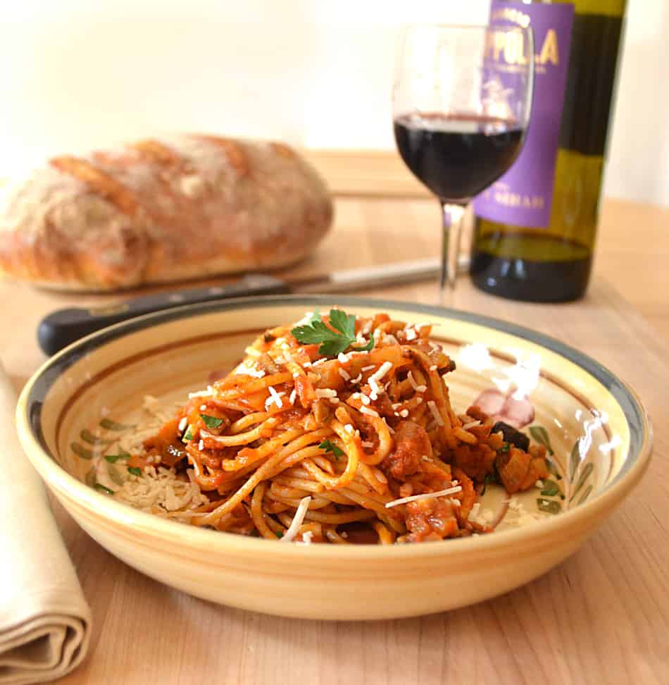 Spaghetti Puttanesca | Classic Puttanesca with Fennel, Onions & Mushrooms | Quick, Easy, Delicious | www.craftycookingmama.com