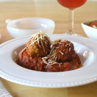 Family Favorite Spaghetti & Meatballs with Red Sauce | Quick, Easy & Delicious | www.craftycookingmama.com