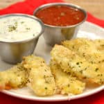 "Unfried" Baked Mozzarella Sticks - crunchy & gooey cheesy goodness without the guilt. Yay for healthy snacking! | www.craftycookingmama.com