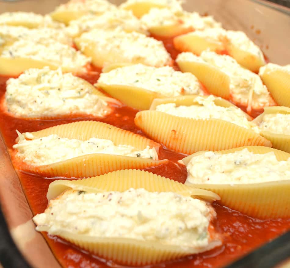 Quick, simple, classic & delicious Stuffed Shells with LOADS of cheese | www.craftycookingmama.com