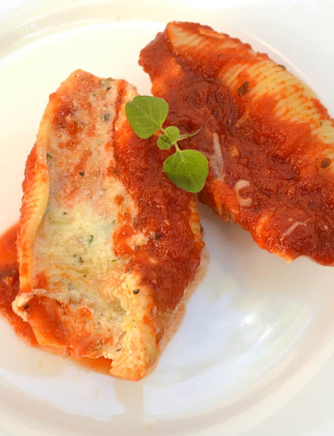Simple, classic & delicious Stuffed Shells with LOADS of cheese | www.craftycookingmama.com
