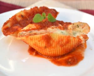 Quick, simple, classic & delicious Stuffed Shells with LOADS of cheese | www.craftycookingmama.com