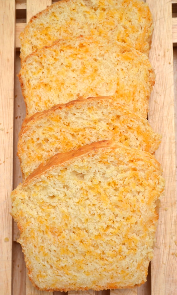 A garlicky cheddar cheese quick bread ready in about an hour from start to finish. Easy, cheesy, foolproof - delicious | www.craftycookingmama.com
