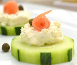 Cucumber hors d'oeuvres with Garlic & Fine Herbs Cheese, smoked salmon & capers. Simple, fancy & delicious | www.craftycookingmama.com