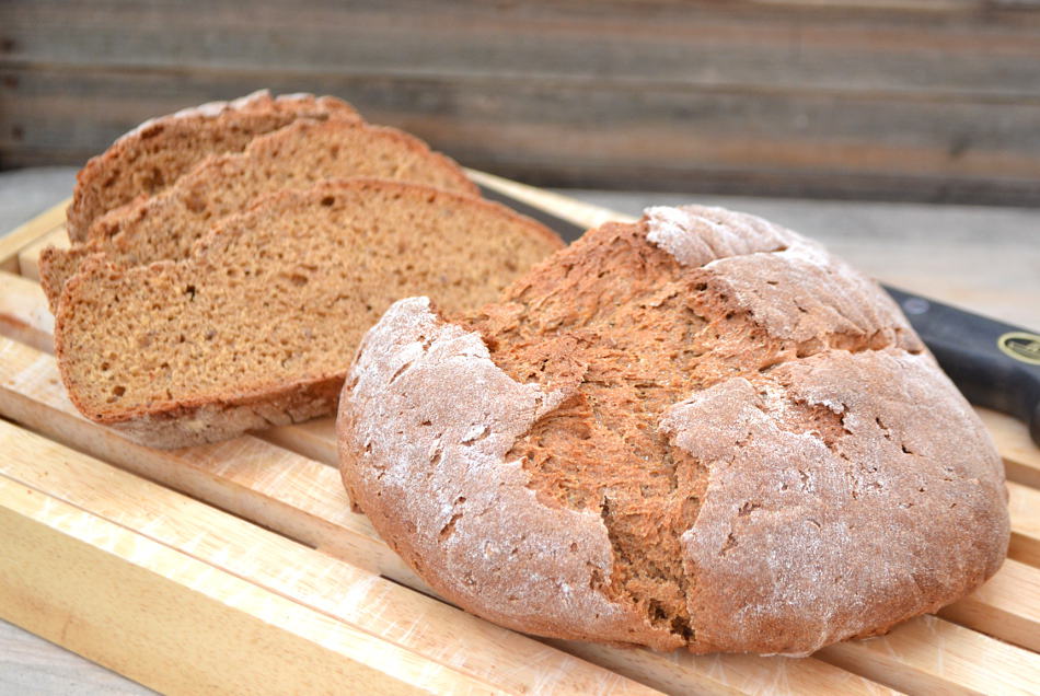 Perfect, simple & delicious Rye Bread | www.craftycookingmama.com