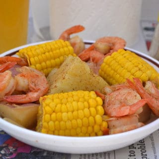 Beer-Boiled Shrimp & Corn Boil | www.craftycookingmama.com