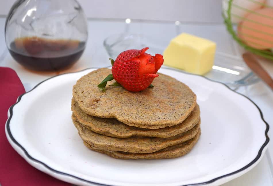 Low Carb & Diabetic Friendly Flax Pancakes | Fluffy, soft & tender - delicious | www.craftycookingmama.com