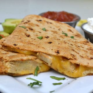 Chicken Parmesan Pizza & Cheesy Chicken Quesadillas using Flatout® Flatbreads. Quick, delicious & better for you | www.craftycookingmama.com