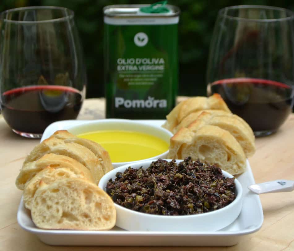 Try this simple & delicious Olive Tapenade made with black and kalamata olives, olive oil, capers, anchovies & garlic | www.craftycookingmama.com