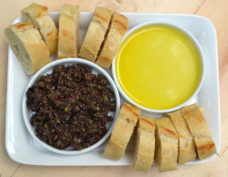 Try this simple & delicious Olive Tapenade made with black and kalmata olives, olive oil, capers, anchovies & garlic | www.craftycookingmama.com