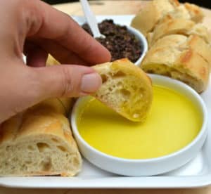 Try this simple & delicious Olive Tapenade made with black and kalmata olives, olive oil, capers, anchovies & garlic | www.craftycookingmama.com
