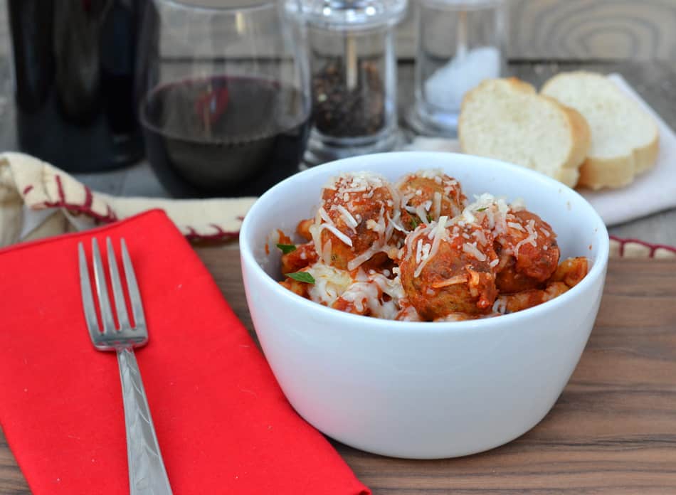 This quick, delicious & hearty one pot pasta & meatball recipe is perfect for all your busy nights!  Get dinner on the table in less than half an hour | www.craftycookingmama.com